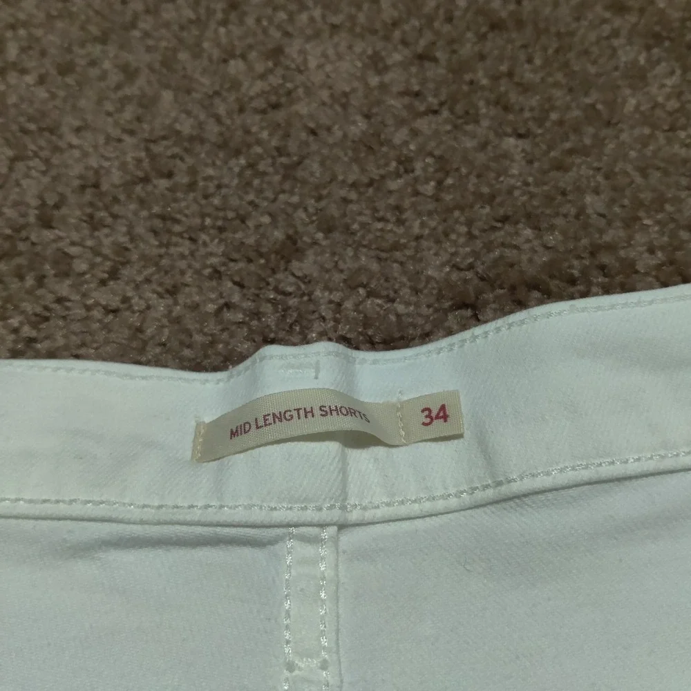 Levi's Mid Length‎ Shorts Womens 34 White Denim Cuffed Distressed Stretch New